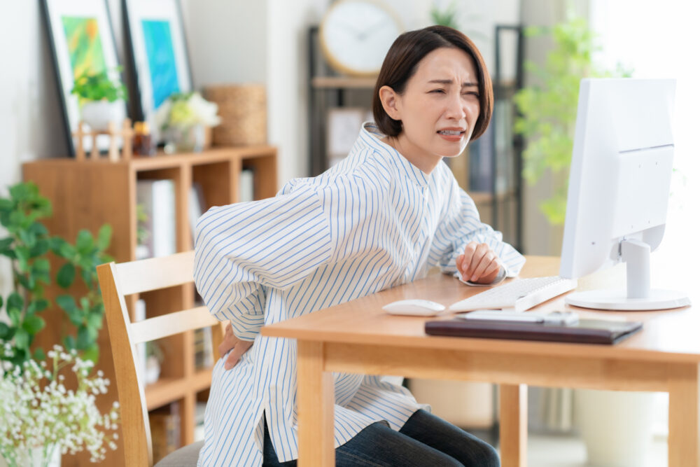 お尻から足のしびれは坐骨神経痛かも？原因と対処法