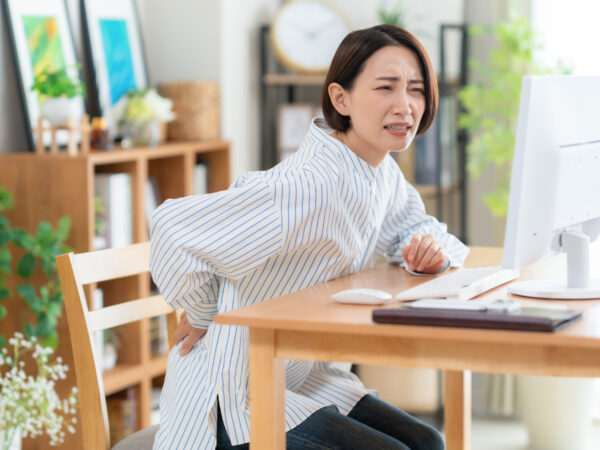 お尻から足のしびれは坐骨神経痛かも？原因と対処法