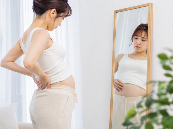 ぽっこりお腹の原因は脂肪だけじゃない？反り腰との意外な関係